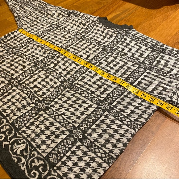 Vintage Houndstooth Oversized Pullover Sweater - Picture 8 of 10